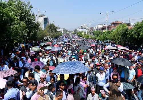 २१ दिनदेखि सडकमा प्रदर्शन गरिरहेका छन् आन्दोलित शिक्षकहरू