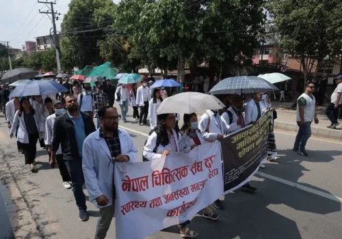 माग पूरा नभएसम्म आन्दोलन नरोक्ने चिकित्सकको अडान