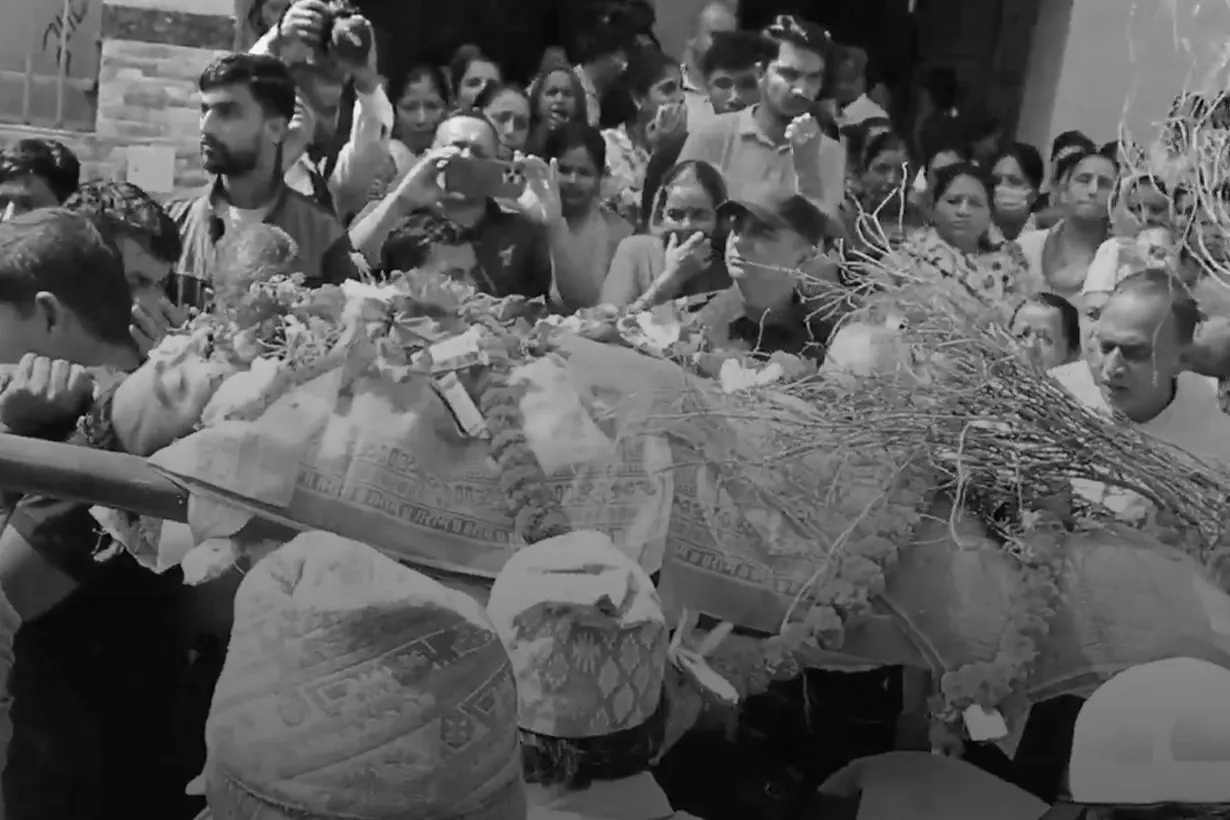 कश्मीरमा मारिएका सुदीप न्यौपानेको अन्त्येष्टि गरियाे 