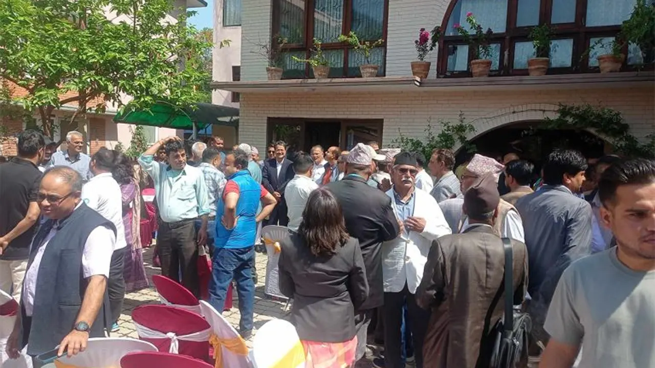 शशांक निवासमा चियापान, पूर्वपदाधिकारीको छुट्टै समूह बनाउने तयारी