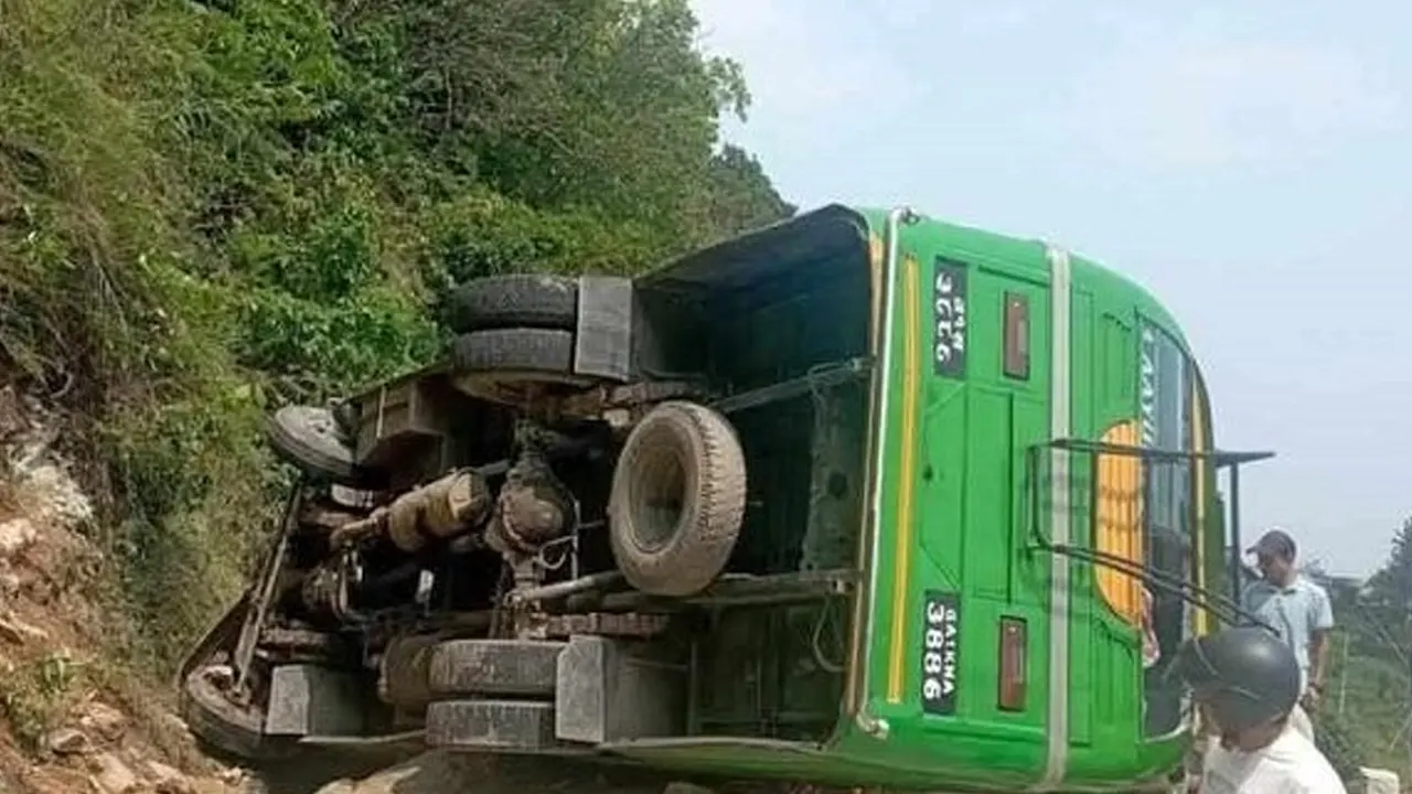 पोखरामा बस दुर्घटना, २२ जना घाइते