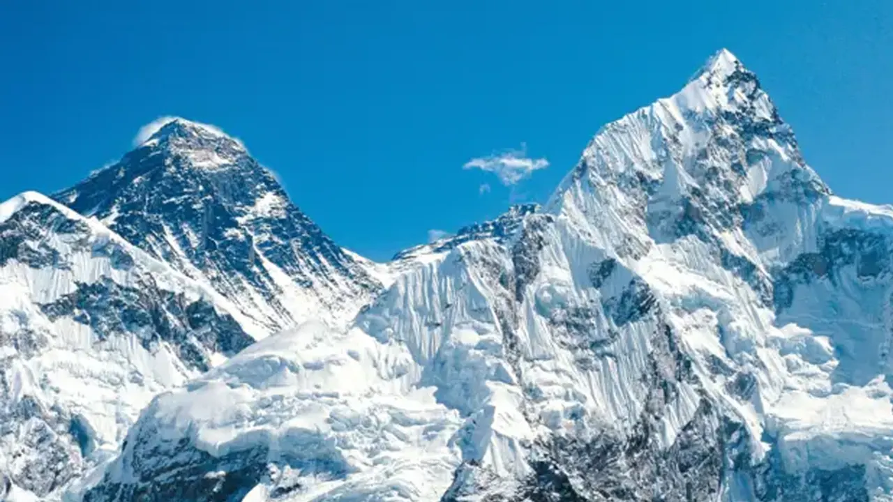 प्रतिकूल मौसमका कारण सगरमाथा आरोहण प्रभावित