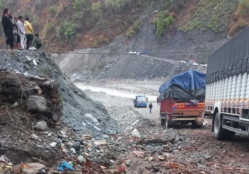 बागमतीको डाइभर्सन बाढीले बगाएपछि , कान्ति लोकपथ बन्द