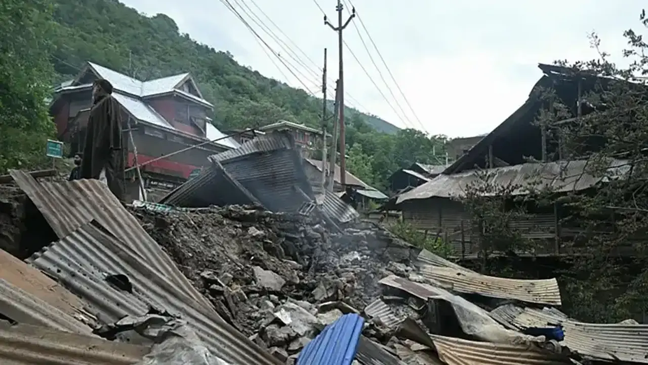 पाकिस्तानको गोलाबारीमा कश्मीरमा एक महिलाको मृत्यु, दुई घाइते