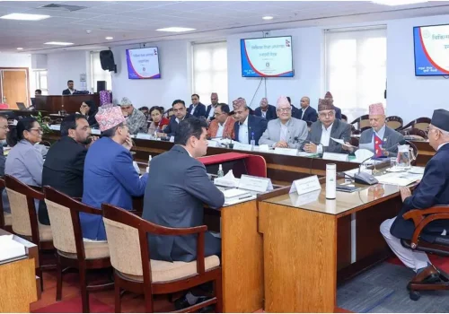 मेडिकल कलेजले धम्की दिएको भन्दै आवासीय चिकित्सकले गुहारे स्वास्थ्यमन्त्री