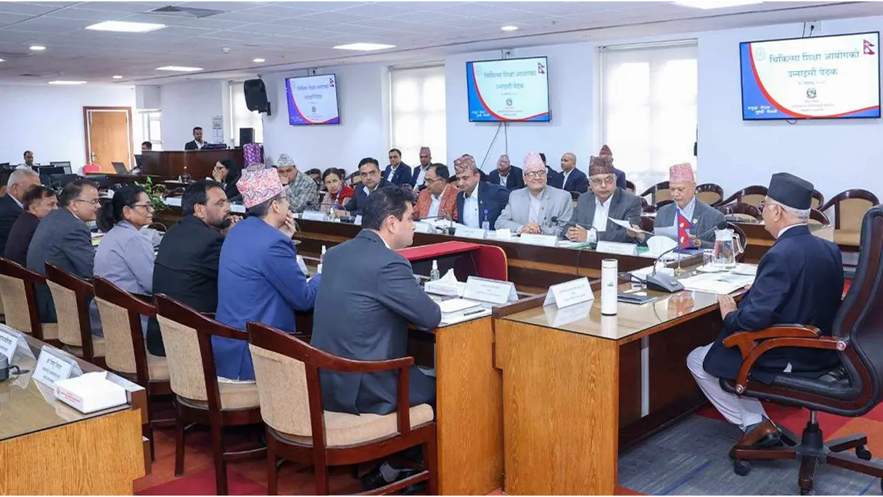 मेडिकल कलेजले धम्की दिएको भन्दै आवासीय चिकित्सकले गुहारे स्वास्थ्यमन्त्री