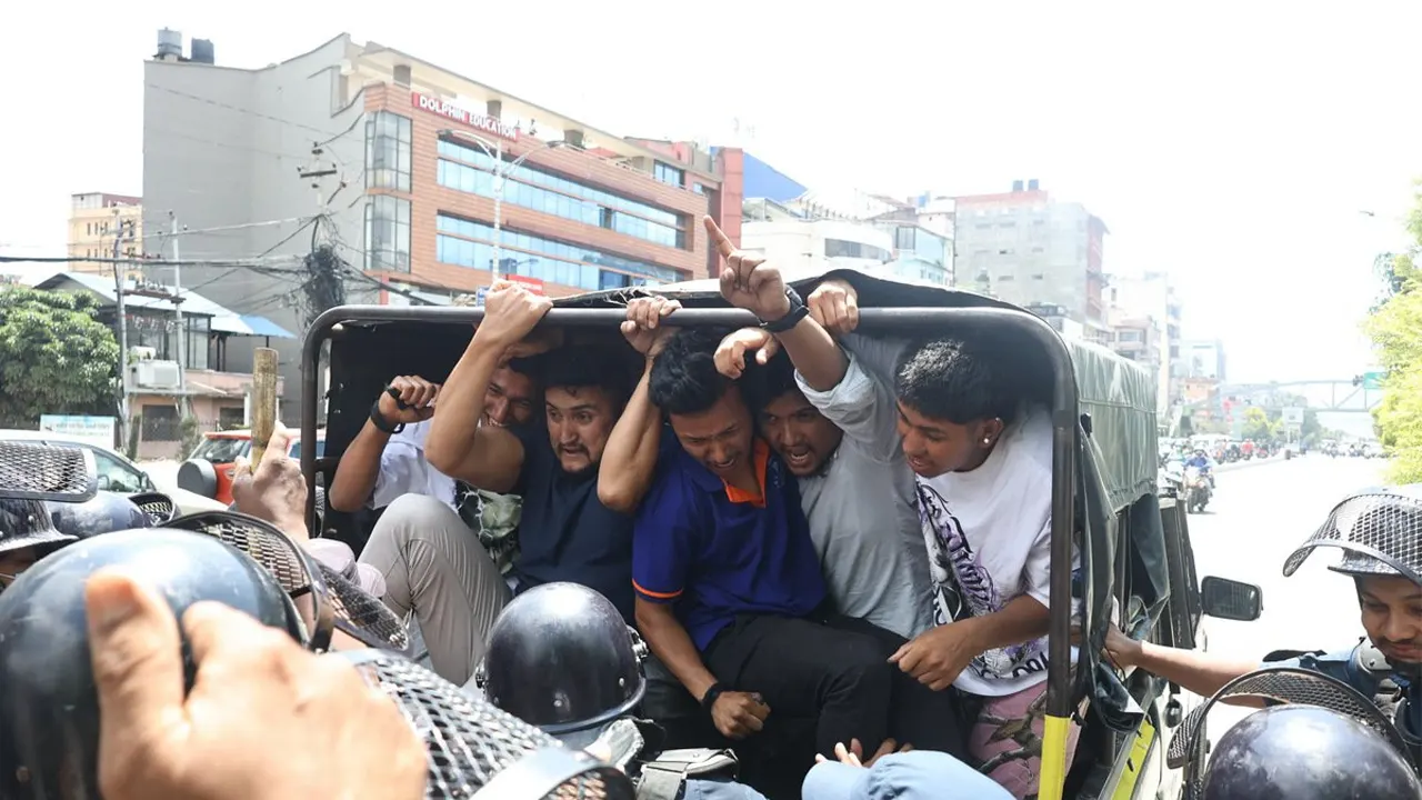रेविकाको न्यायका लागि विद्यार्थीको प्रदर्शन