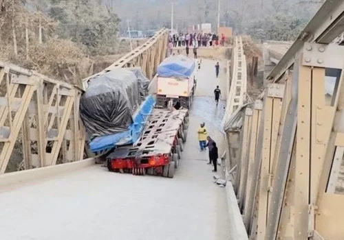 नवलपुरमा पुल भाँचिएपछि वैकल्पिक मार्गबाट पठाउन थालियो सवारी