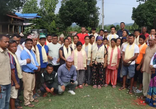 कांग्रेस र माओवादी परित्याग गर्दै ३६ जना एमाले प्रवेश