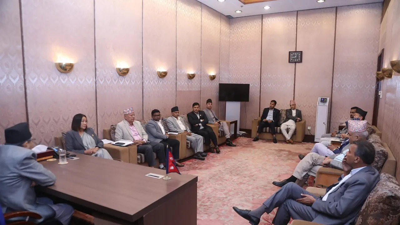 प्रतिनिधिसभाको बैठकबारे छलफल गर्न विपक्षी दलहरूको बैठक जारी