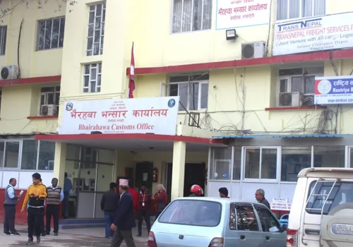 तीन दिनदेखि भैरहवा भन्सारको सर्भर डाउन