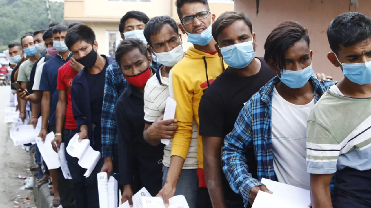 रेमिट्यान्स र मुद्रास्फीतिको जोखिम बढ्दै जाँदा द्वन्द्वले नेपालको अर्थतन्त्रलाई खतरामा पार्छ