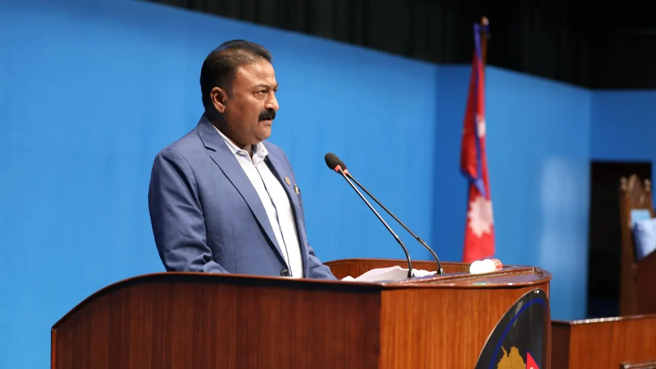 सङ्घीय मामिलामन्त्रीलाई प्रश्न– कुलिङ पिरियडकै कारण निजामती कर्मचारी विधेयक रोकिएको हो ?