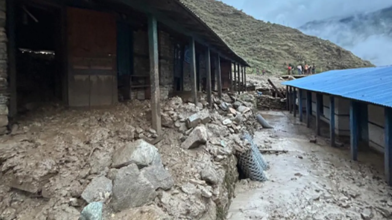 डोल्पाको काइकेमा पहिरो, ८ घर पुरिए