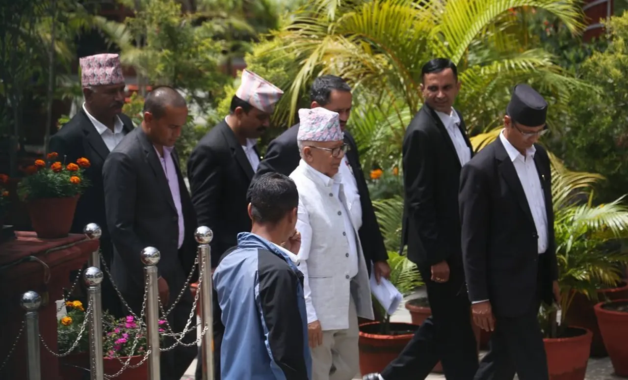 माधव नेपाल विशेष अदालतमा उपस्थित