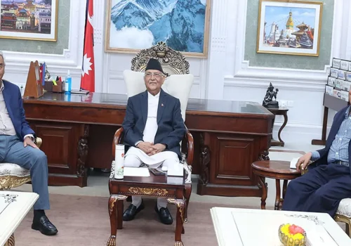 तीन दलका शीर्ष नेताको बैठक जारी