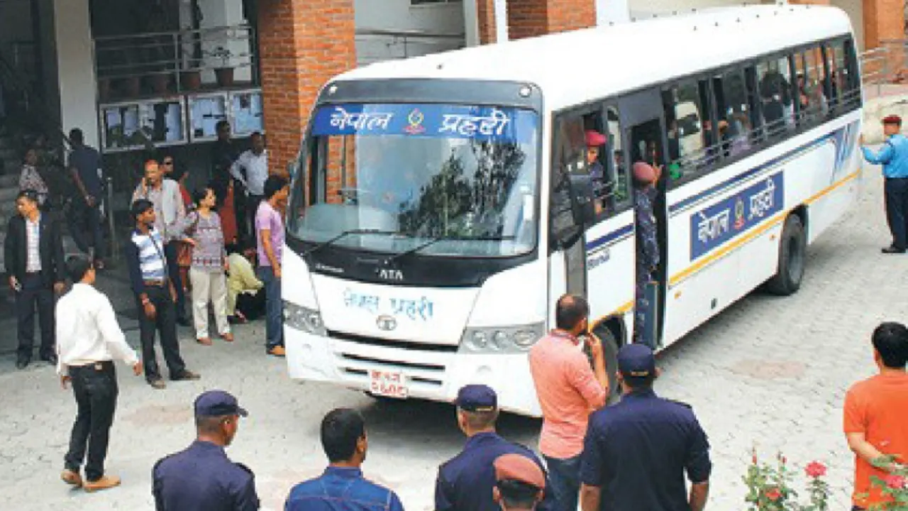 नेपाल प्रहरी र सशस्त्र प्रहरीले चलाउँदैछ निःशुल्क बस