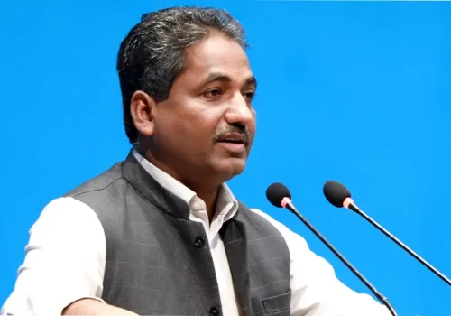 प्रधानमन्त्री ओलीलाई प्रभु साहले भने–थोरै लाज छ भने रौतहटका जनताको राजश्व फिर्ता गर्नुहोस