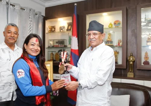 अध्यक्ष प्रचण्डद्वारा दक्षिण एशीयाली शारिरिक सुगठन प्रतियोगिता विजेता खेलाडीहरूलाई बधाई
