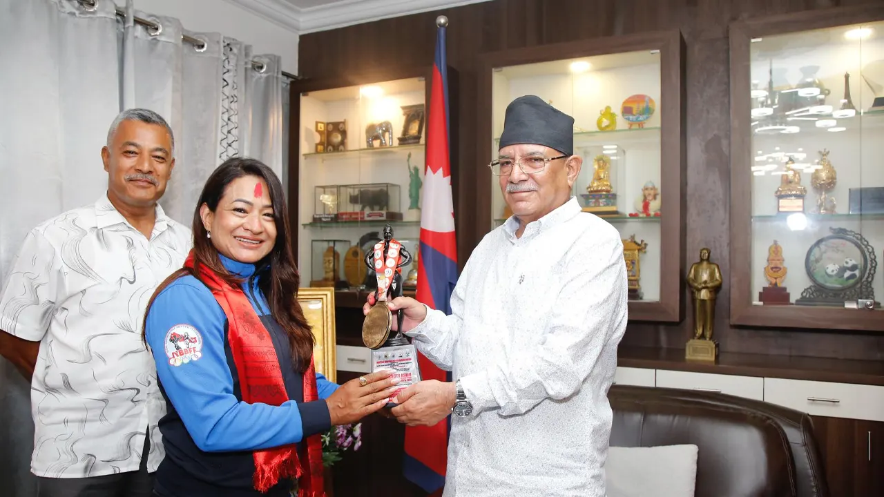 अध्यक्ष प्रचण्डद्वारा दक्षिण एशीयाली शारिरिक सुगठन प्रतियोगिता विजेता खेलाडीहरूलाई बधाई