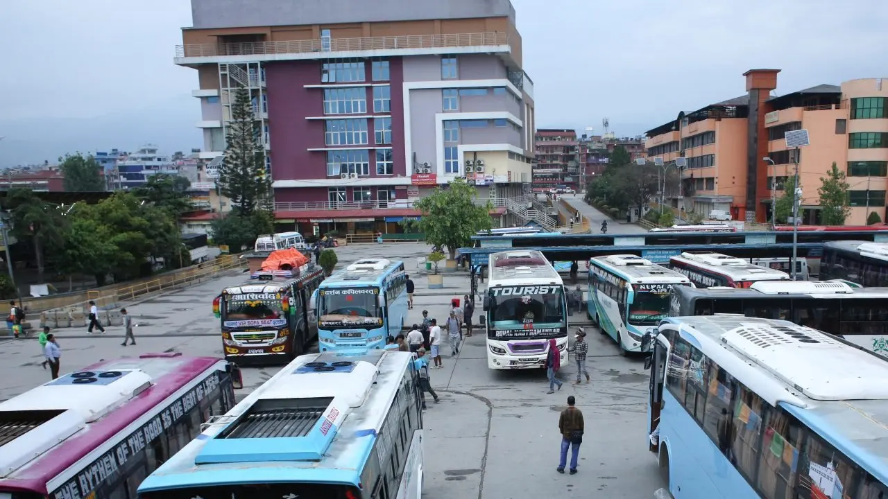 व्यवसायीले आन्दोलन फिर्ता लिएसँगै सञ्चालनमा आए सार्वजनिक यातायात