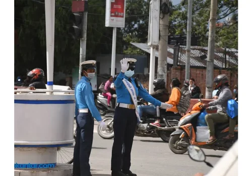 टेम्पोले ट्राफिक प्रहरीलाई ठक्कर दियो