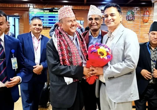 नेकपा एमालेका महासचिव पोखरेलको नेतृत्वमा बेलायत र कतार भ्रमण सकेर पार्टीको उच्चस्तरीय प्रतिनिधिमण्डल स्वदेश फर्किए