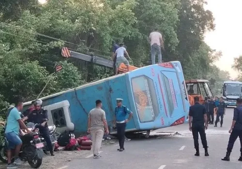 कपिलवस्तुमा बस दुर्घटना २८ जना घाइते