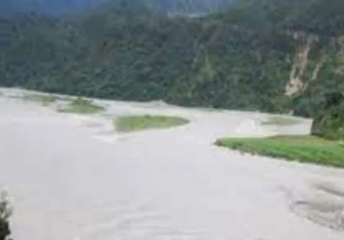 टिपरसँगै भेरी नदीमा बेपत्ता ३ युवाको शव फेला