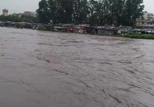 बागमती नदीमा दाउरा टिप्न गएका बालक बेपत्ता, एक जनाको उद्धार