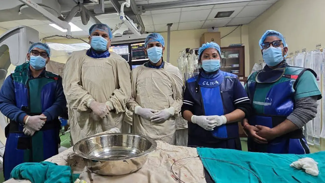 घाँटीबाट तार छिराएर मस्तिष्क पक्षघातको उपचार  नेपालमै पहिलो पटक