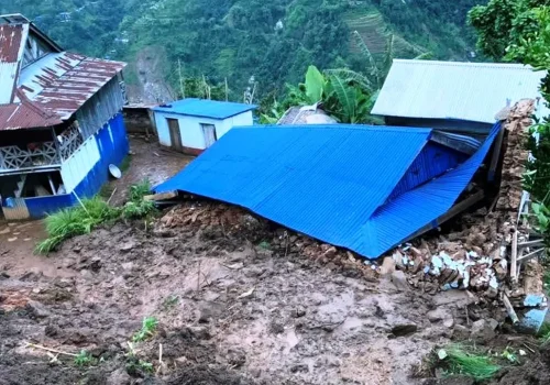 ताप्लेजुङमा पहिरोले घर पुरिँदा पाँच जना घाइते