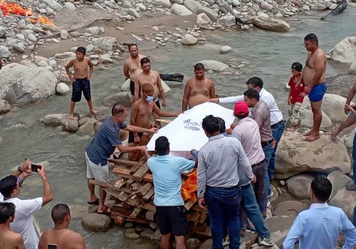 प्रेस चाैतारीद्वारा पत्रकार खत्रीकाे पार्थिव शरीरमा झन्डा ओढाउदै अन्तिम श्रद्धाञ्जली