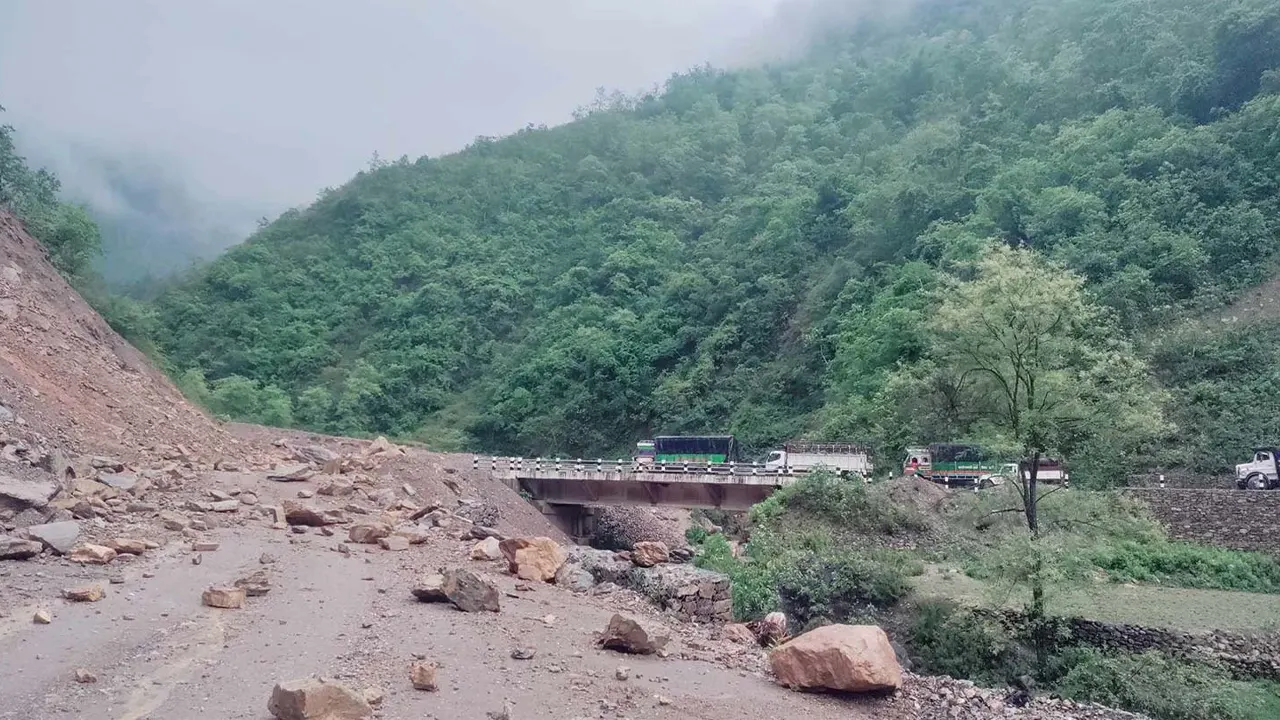 पहिरोका कारण कालीगण्डकी करिडोर अवरुद्ध