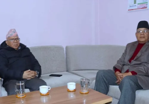 माधव नेपाल र वामदेव गौतमबीच पार्टी एकता गर्ने सहमति पत्रमा हस्ताक्षर