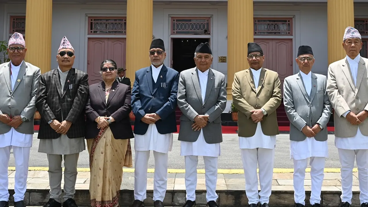 राष्ट्रपति र सातै प्रदेशका प्रमुखहरूबीच भेट