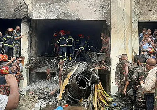 बंगलादेशमा विमान दुर्घटना भएर विद्यालयमा खस्यो