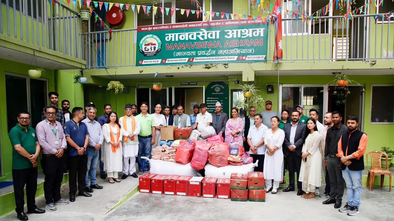 सीता दाहालको स्मृति दिवस : मानव सेवा आश्रममा अध्यक्ष प्रचण्ड