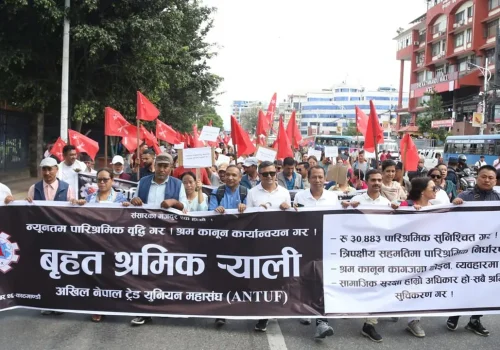३० हजार तलब माग्दै सडकमा निस्किए श्रमिकहरु