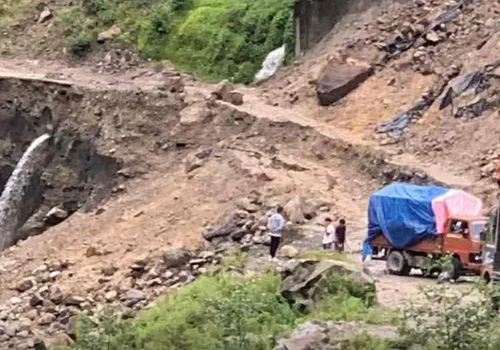 पहिरोले कोदारी राजमार्ग अवरूद्ध