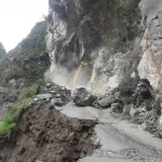 लेदोसहितको पहिरोले जोमसोम–कोरला सडक पूर्ण रूपमा अवरुद्ध