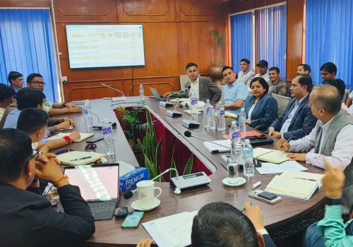 सार्वजनिक विदाका दिन पनि भौतिक पूर्वाधार मन्त्री दाहाल र कर्मचारी काममै