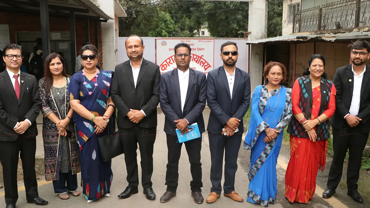 रवि लामिछानेलाई भेट्न नक्खु कारागार पुगे रास्वपाका नौ आकांक्षी उमेदवार