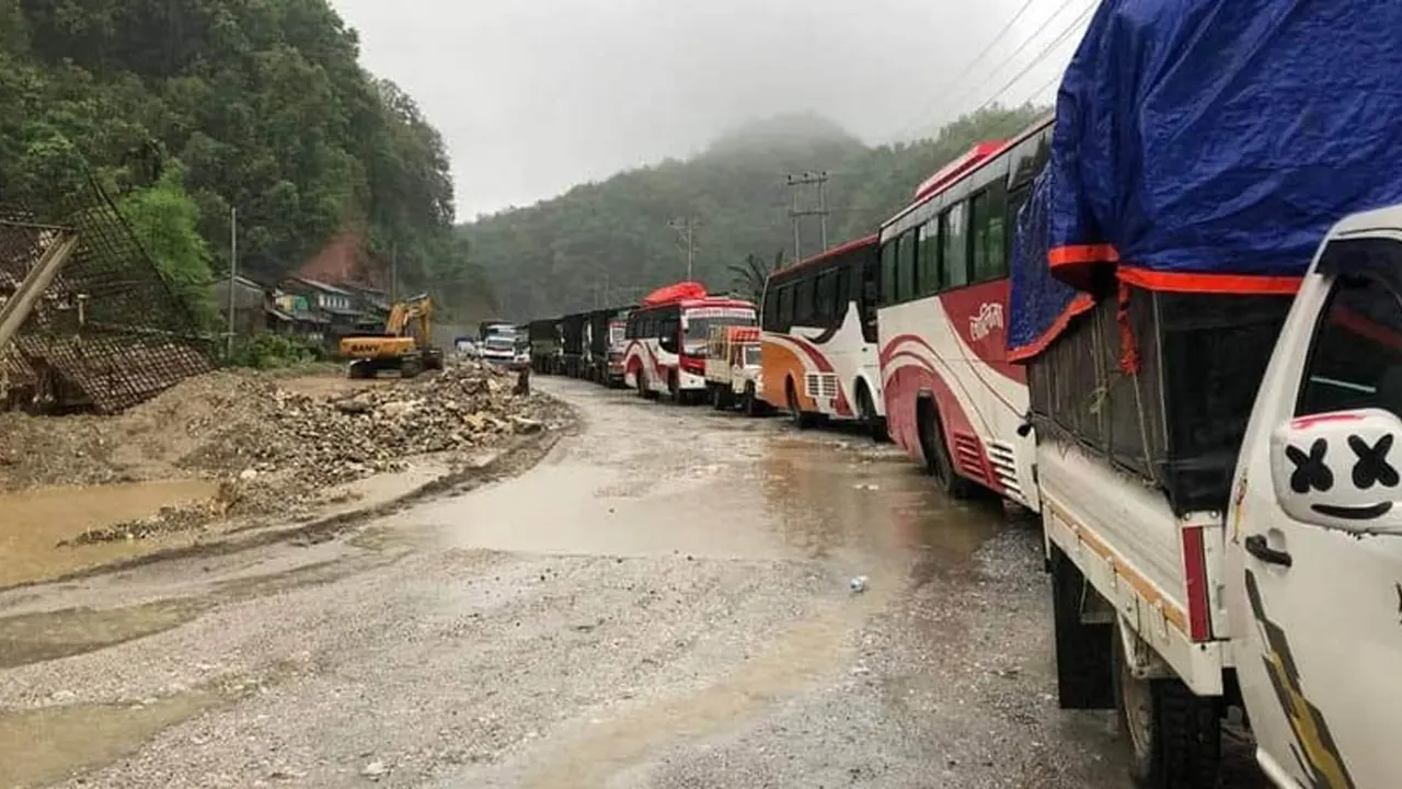 धादिङ पृथ्वी राजमार्गमा एकतर्फी यातायात सञ्चालन