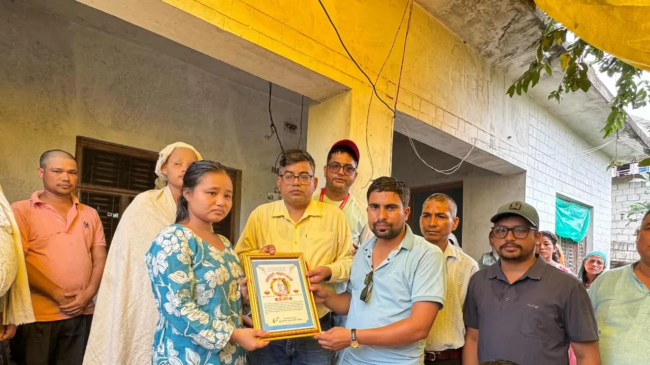 पत्रकार खत्रीको परिवारलाई प्रेस चौतारीद्वारा आर्थिक सहयोग हस्तान्तरण