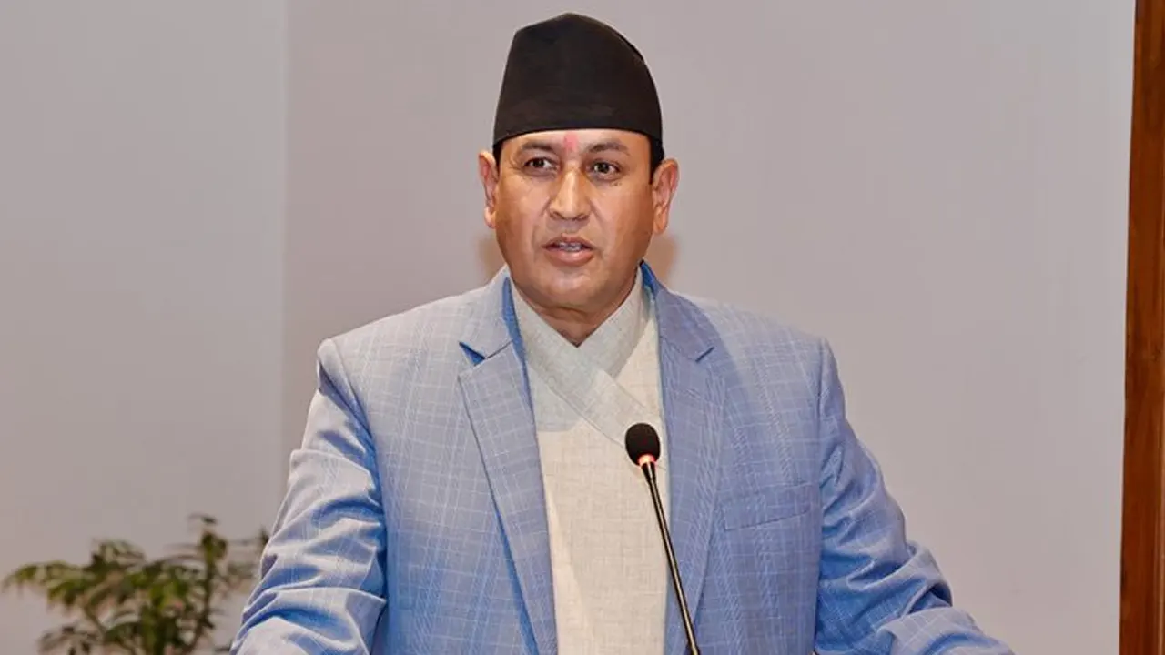 समिति सभापतिबाट राजीनामा दिँदै रामहरि खतिवडा