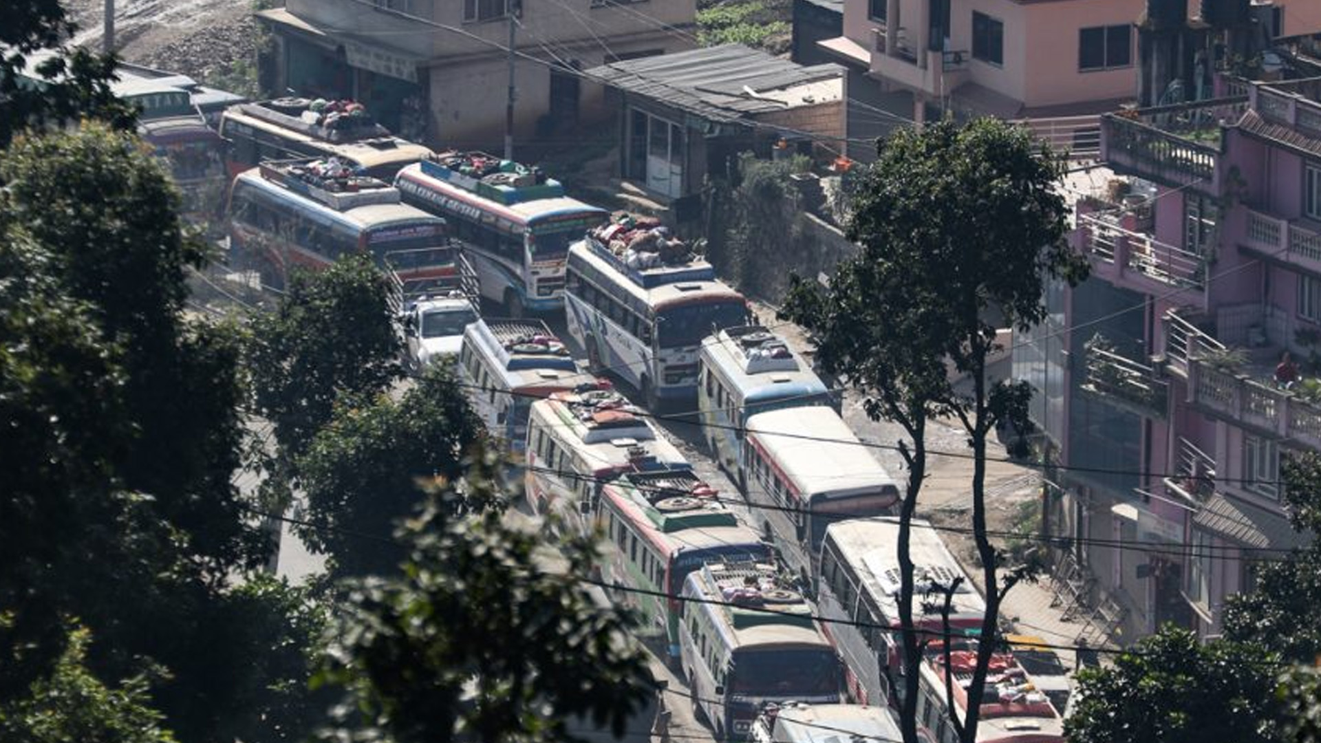 २४ घण्टामा ४३ हजारले छोडे काठमाडौं