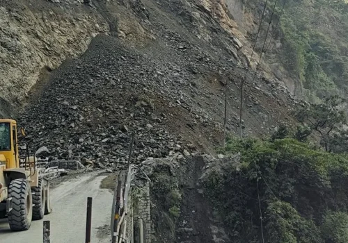 ५ सडक पूर्ण रुपमा बन्द