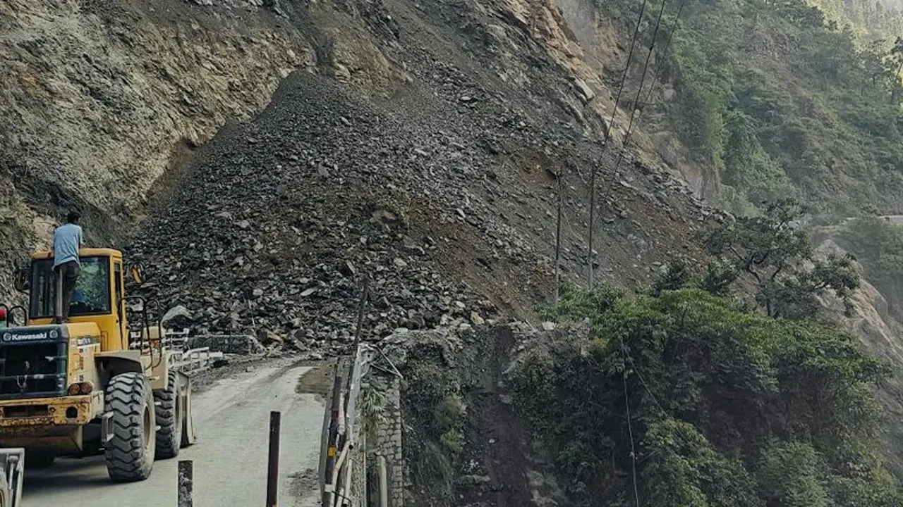 ५ सडक पूर्ण रुपमा बन्द