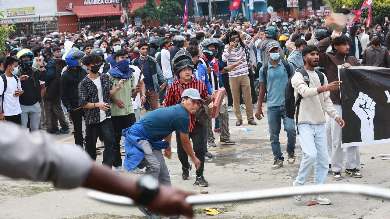 बानेश्वर क्षेत्र तनावग्रस्त, सडक प्रदर्शनकारीको कब्जामा
